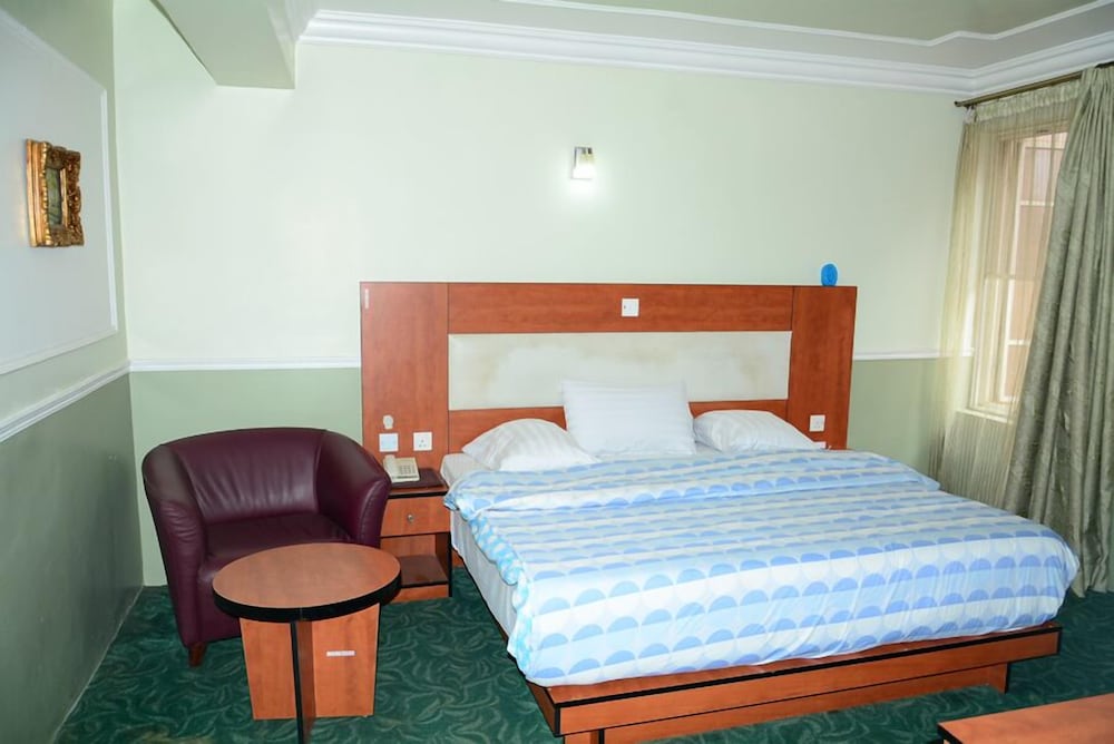 Фото Marvel Hotel Suites