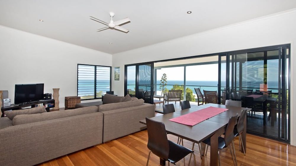 Фото Blue Crab Beach House