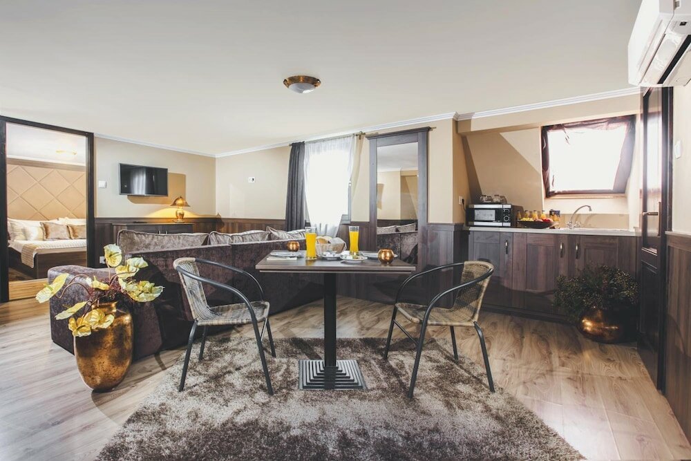 Фото Komló Hotel Gyula