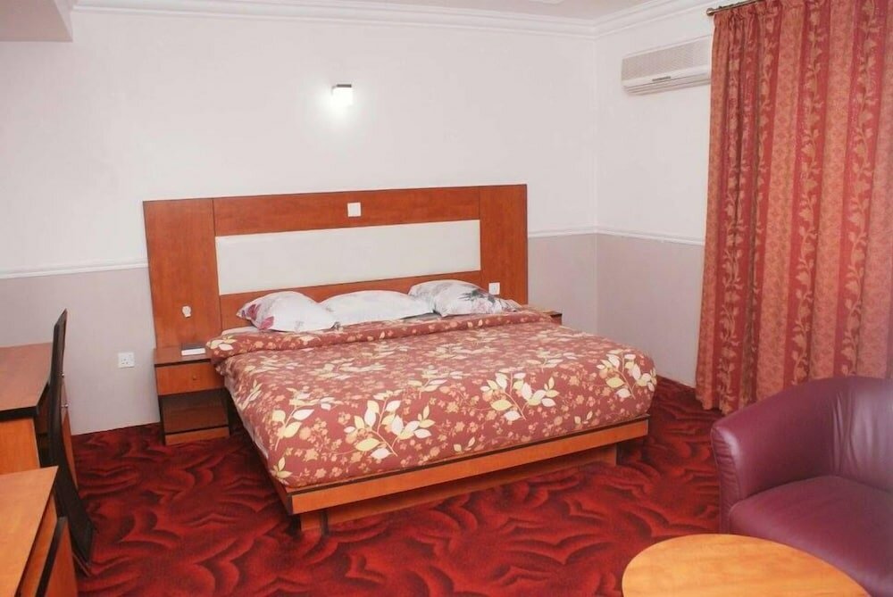 Фото Marvel Hotel Suites