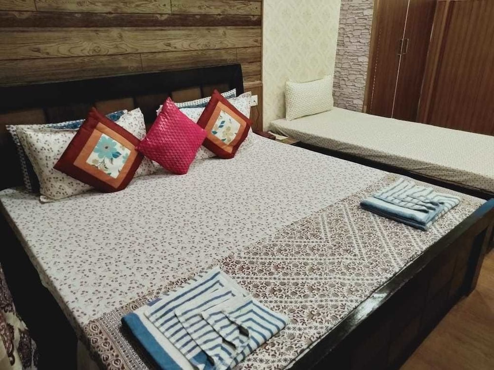 Фото Hotel Pathik