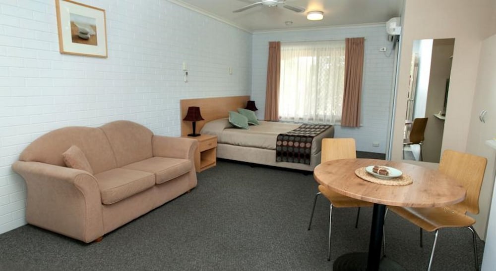 Фото Byron Motor Lodge Motel