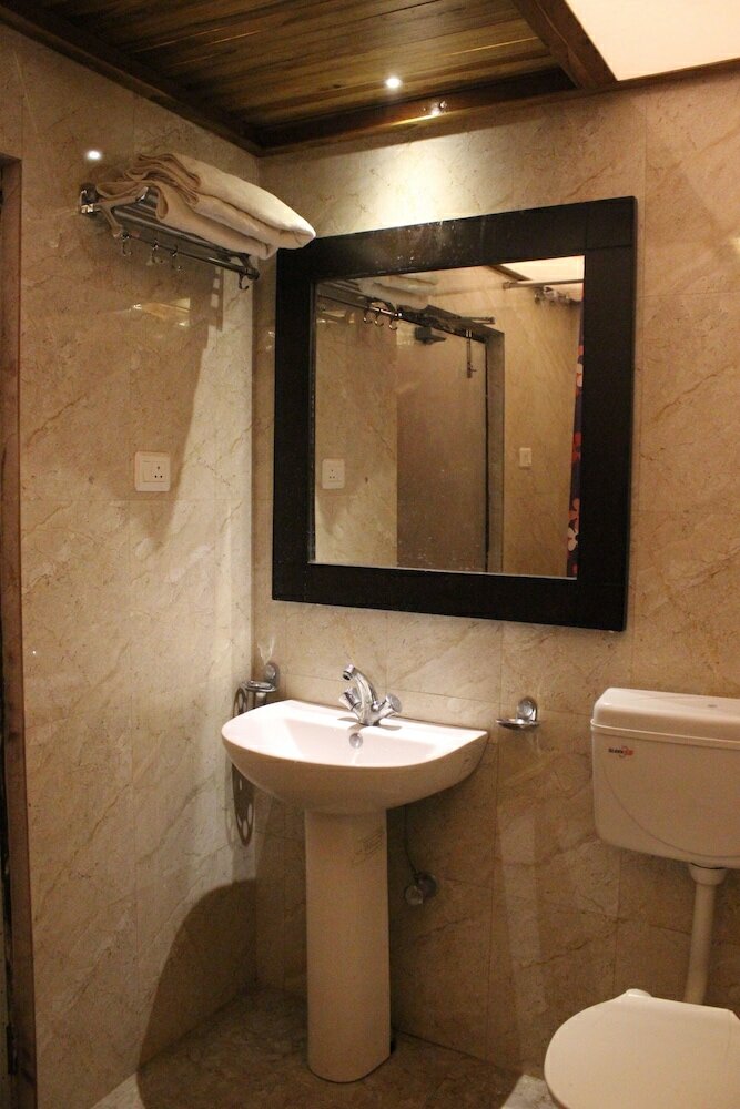 Фото Hotel Varuna