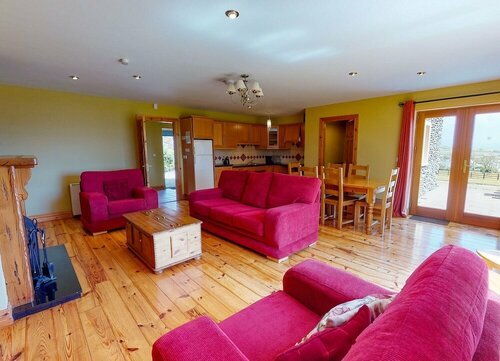 Гостиница Dingle Courtyard Cottages 2 Bed Sleeps 4 в Дингле