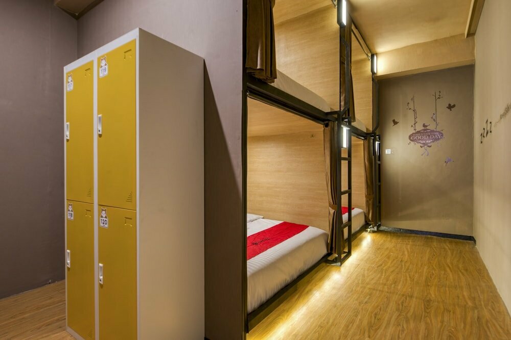 Hotel RedDoorz Hostel near Malang Train Station 3, Malang, photo