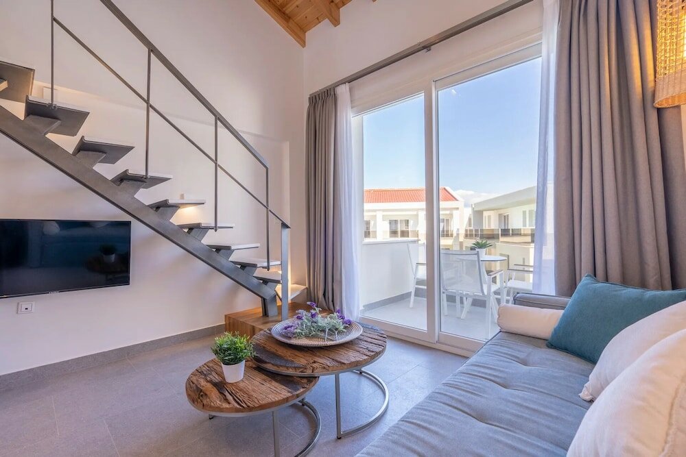 Фото Mirablue Luxury Residences