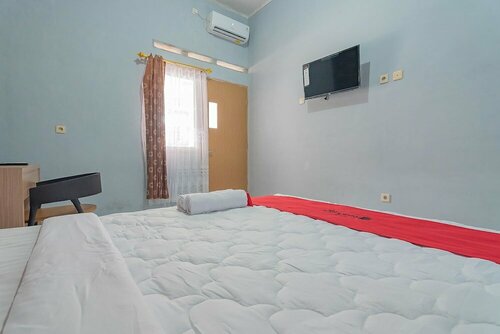 Гостиница RedDoorz near Alun-Alun Garut в Гаруте