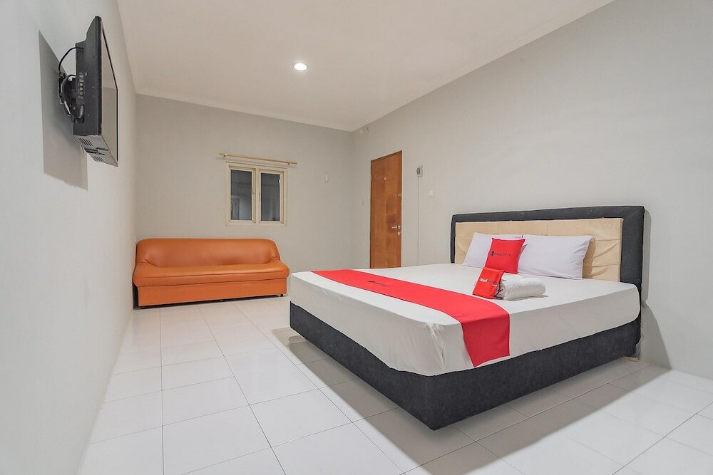 Фото RedDoorz Plus @ Bukit Cinta Street