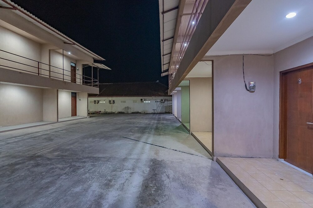 Фото RedDoorz Plus @ Bukit Cinta Street