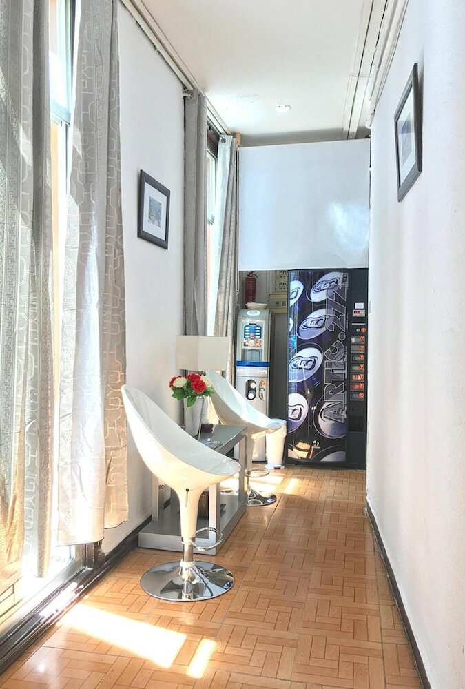 Фото Hostal Los Arcos