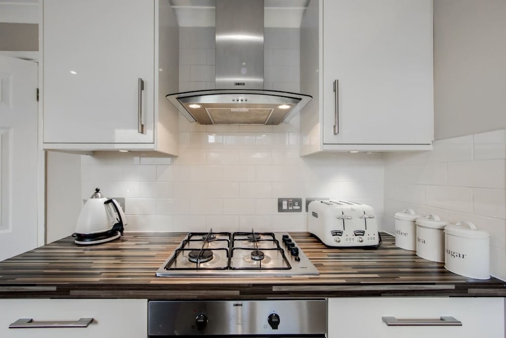 Фото Bungalow 2 min Walk to Beach and sea Sleeps 6