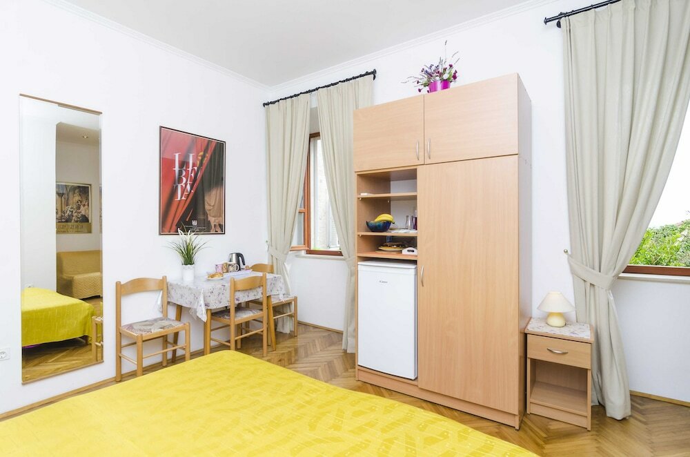 Фото Rooms Lovrijenac