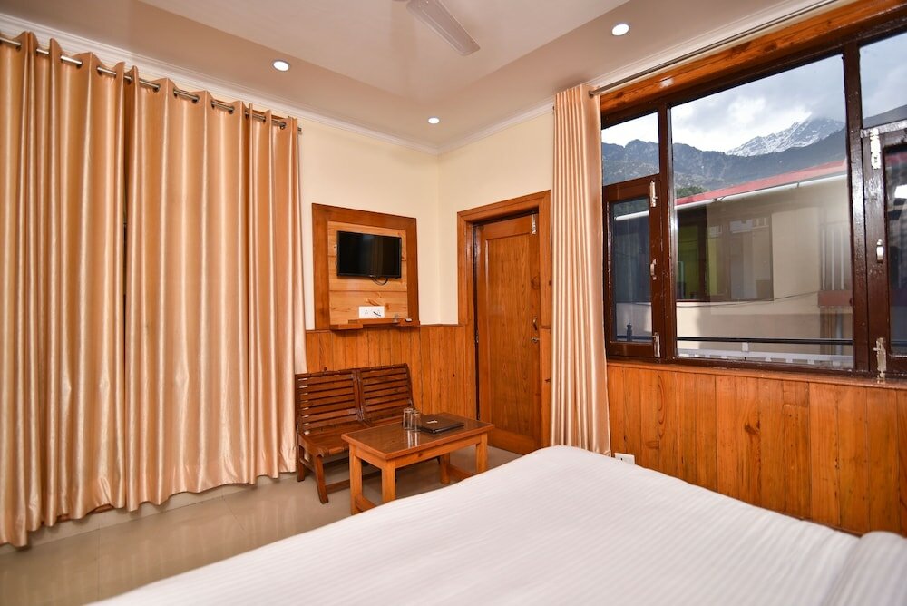 Фото The Posh hotel