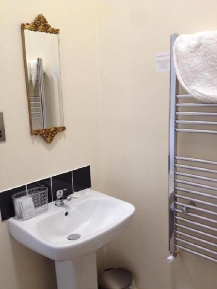 Фото The New Brighton Hotel