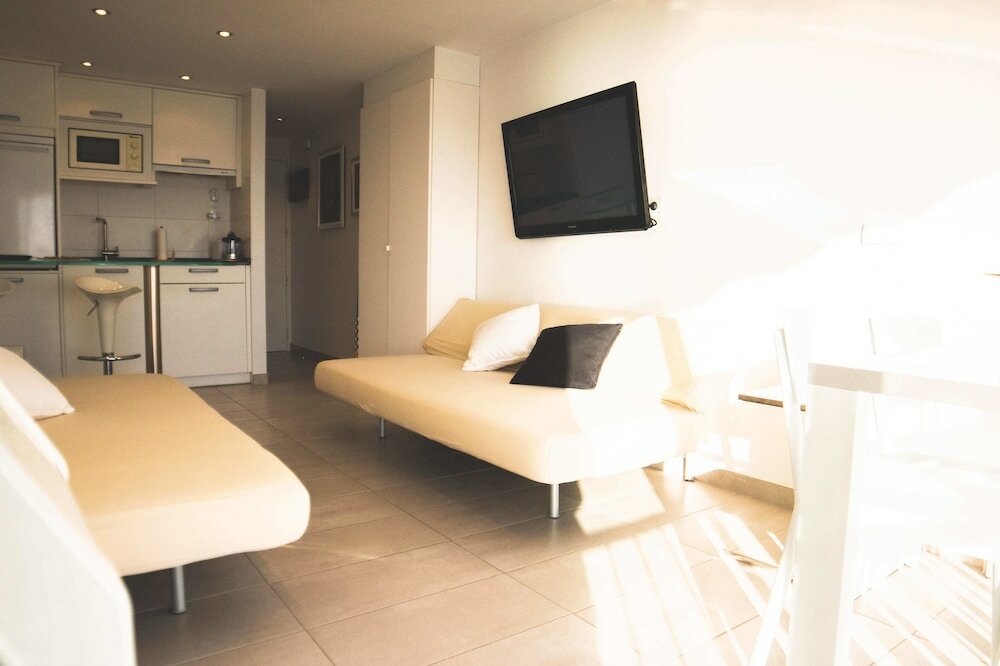 Фото Cozy Loft in Front of the Sea