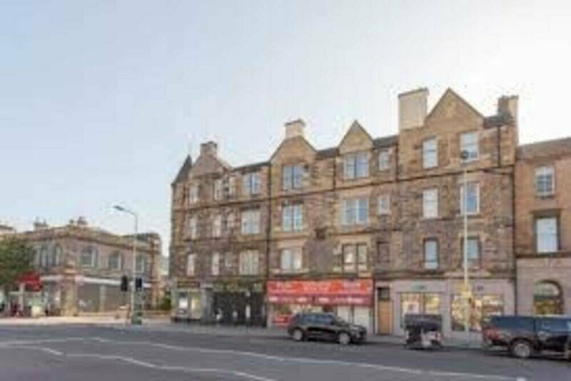 Гостиница Comfortable & Bright 2 Bed Near Leith Walk в Эдинбурге