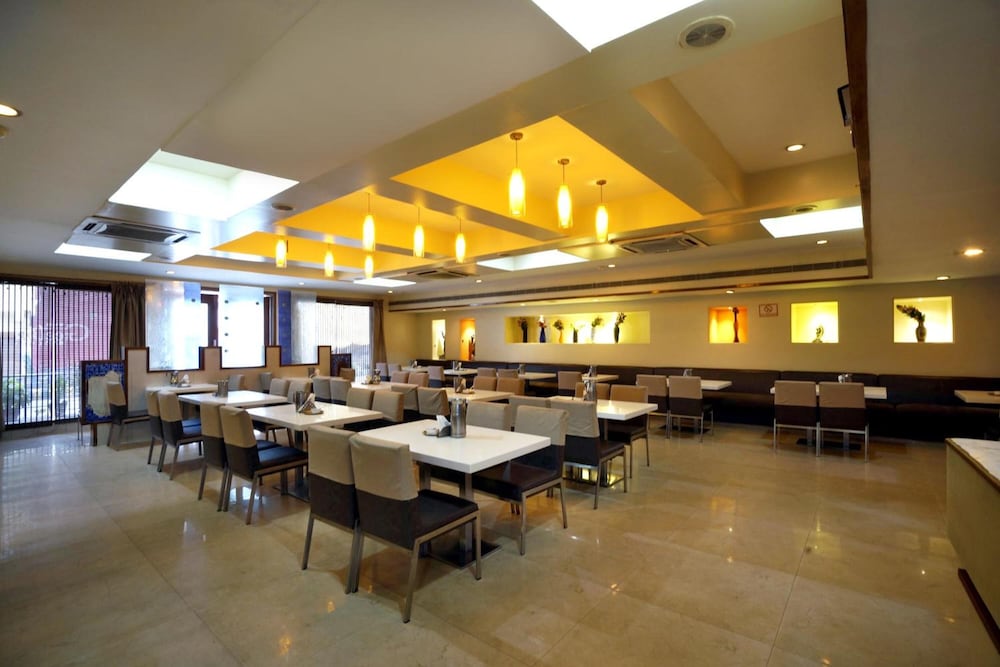 Фото Hotel Geetha Regency