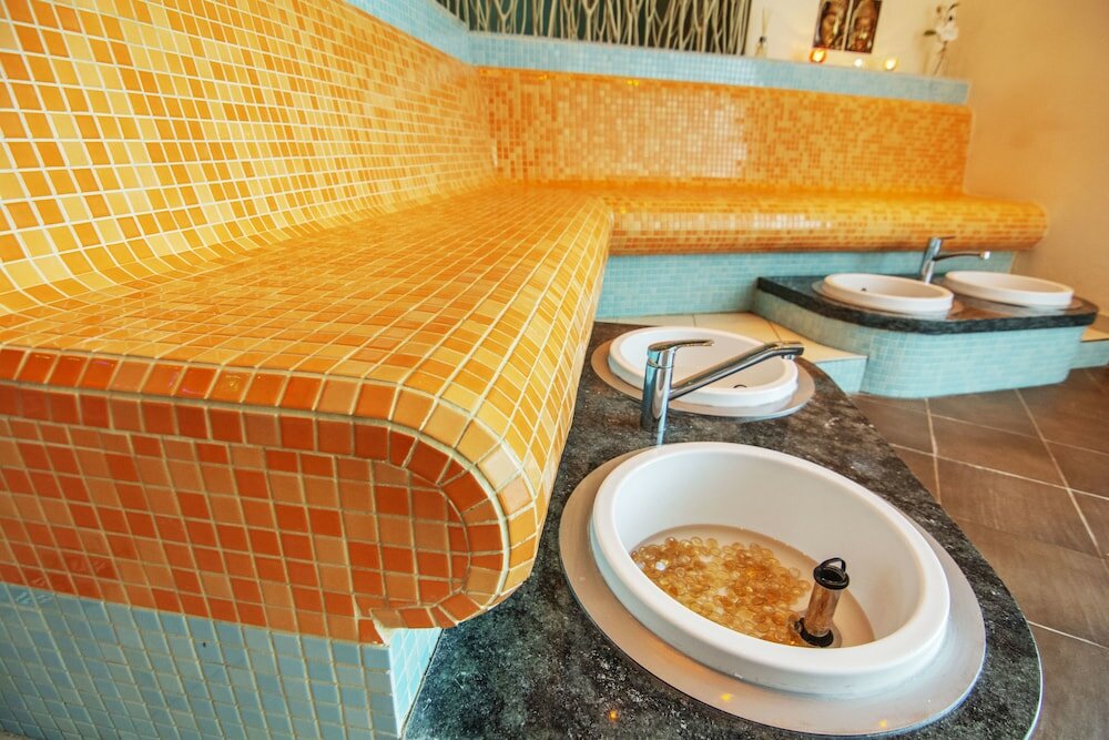 Фото Alexandra Business Hotel