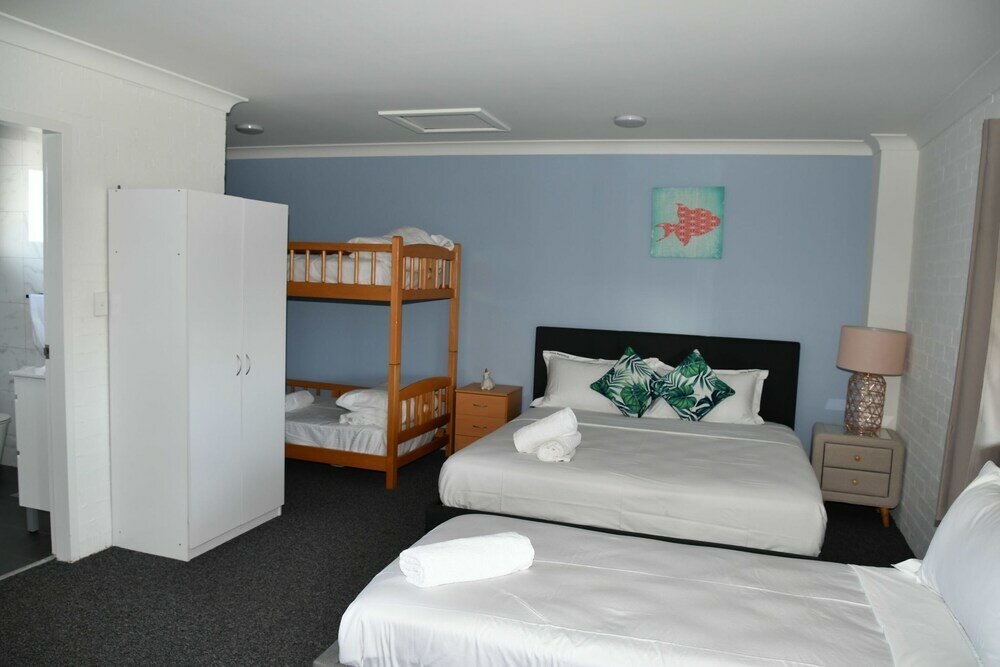 Фото Lakeside Inn Illawarra