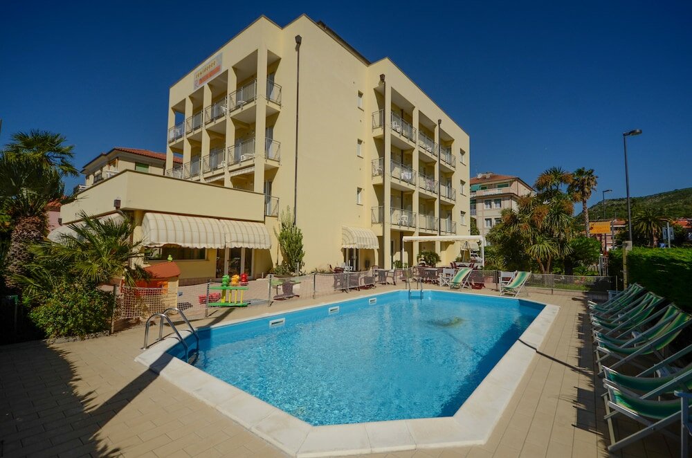 Фото отеля 1