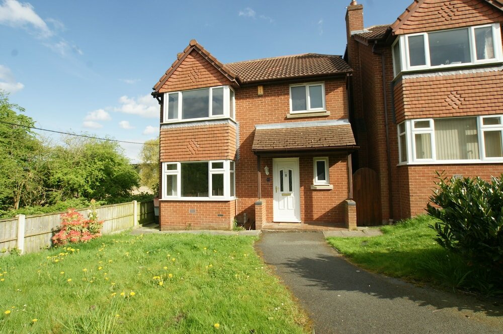 Фото 3 Bedroom Holiday Home With River Views