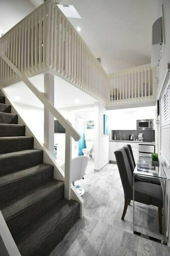 Гостиница Oceanside 5 Boutique Loft Apt Cozy Beach Unit 7 в Голливуде