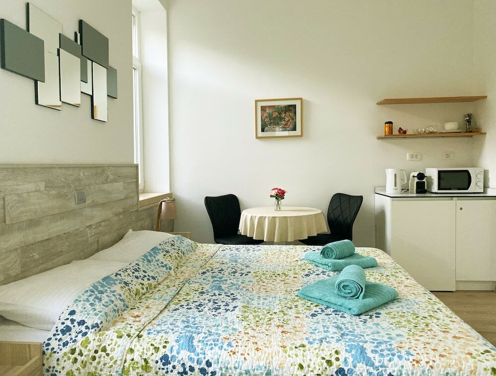 Фото En-suite Rose on Rokova Street