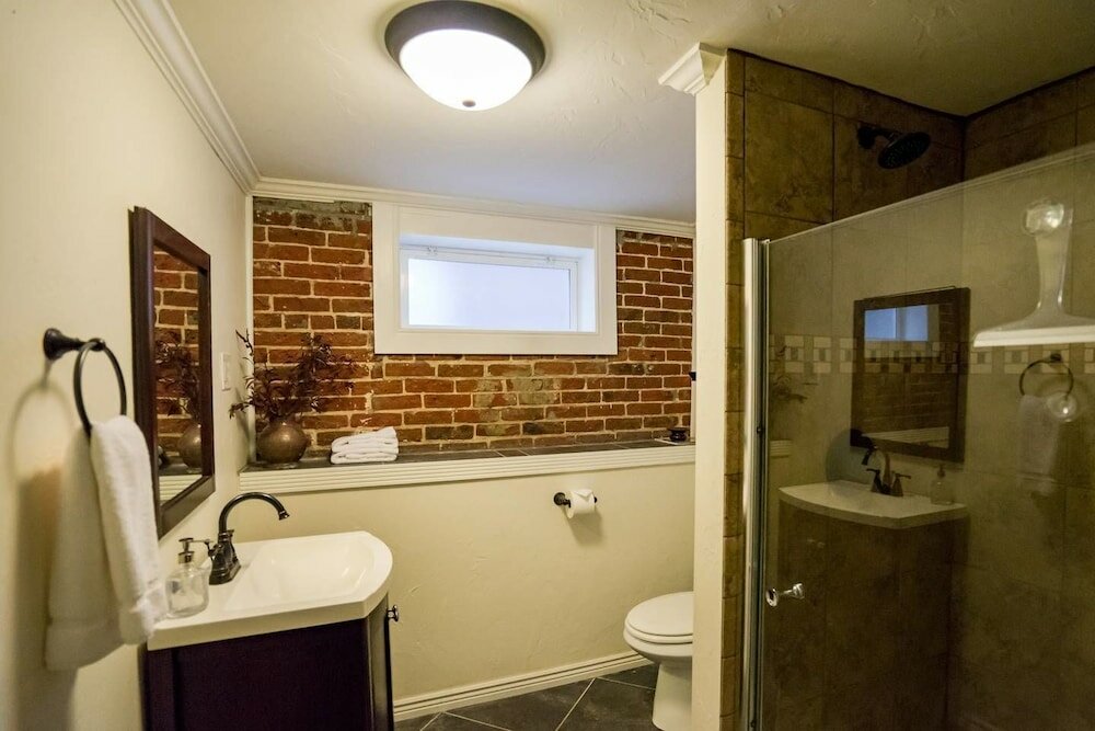 Фото The City Park Cottage With Home Theater