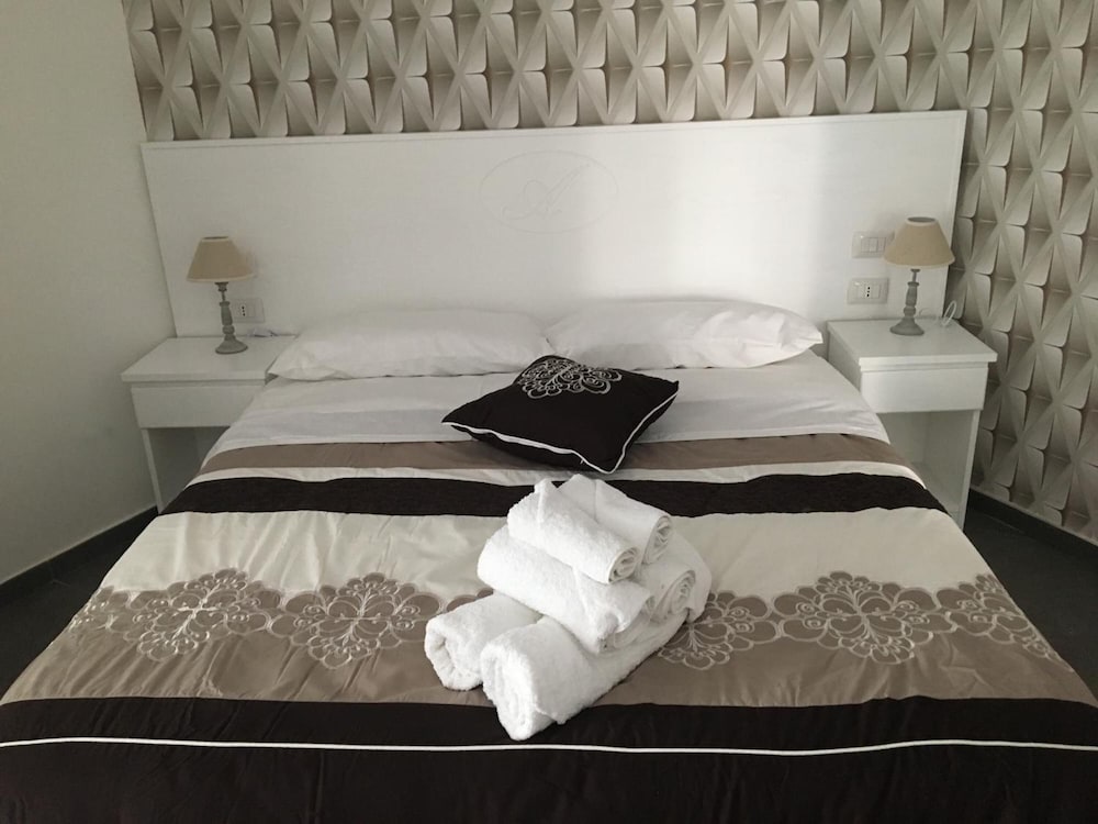 Фото Giuly Suites & Rooms