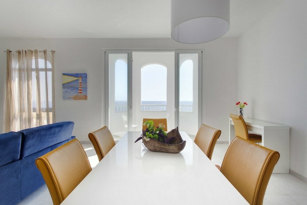 Фото Seafront Apartment, Marvelous Views Gr8 Location