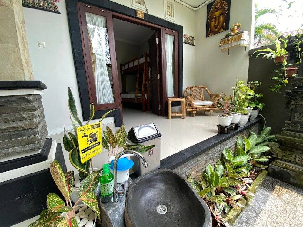 Фото Suwardika Homestay and Dormitory - Hostel