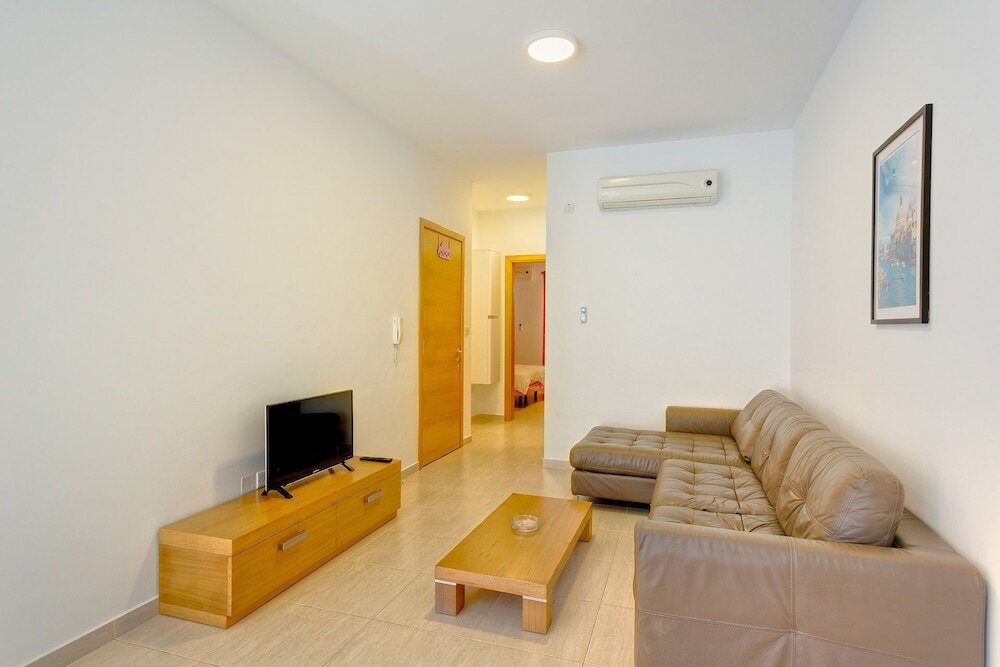 Фото Cosy 1 Bedroom Sliema Apartment, Best Location