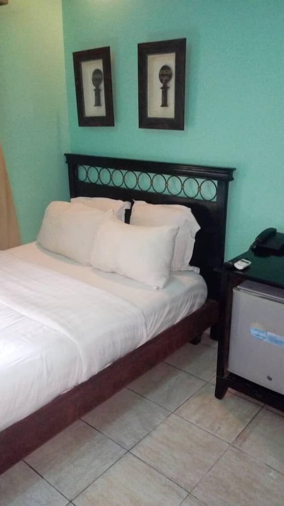 Фото Lagoon Crest Hotel