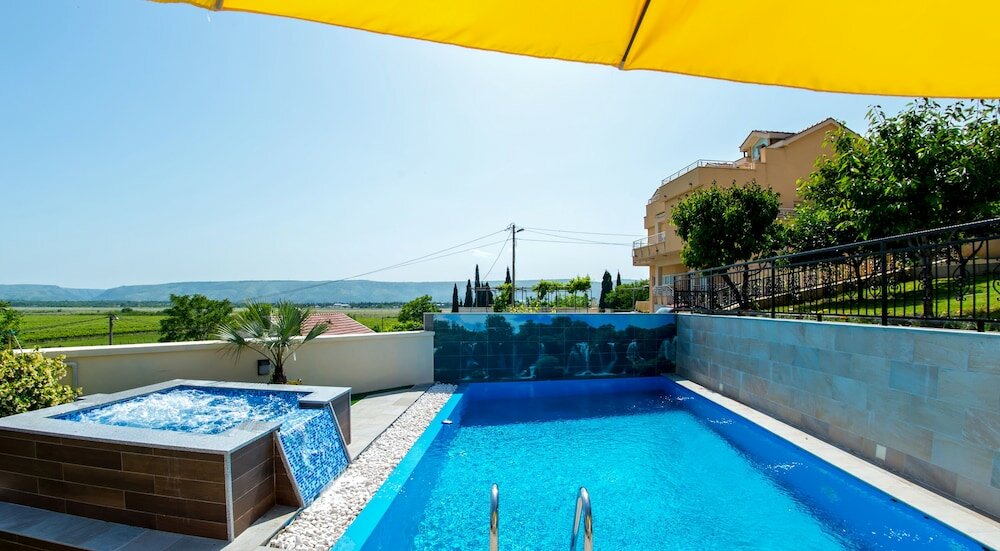 Фото Luxury villa Imperial - with the vineyard views