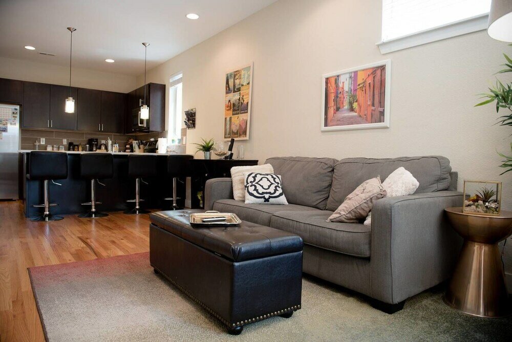 Фото The Mile High Townhome Walk to the Stadium