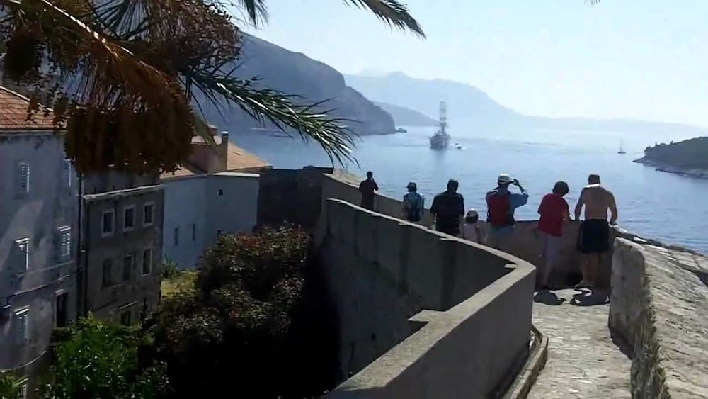 Фото Old Town Center Studio Apartments