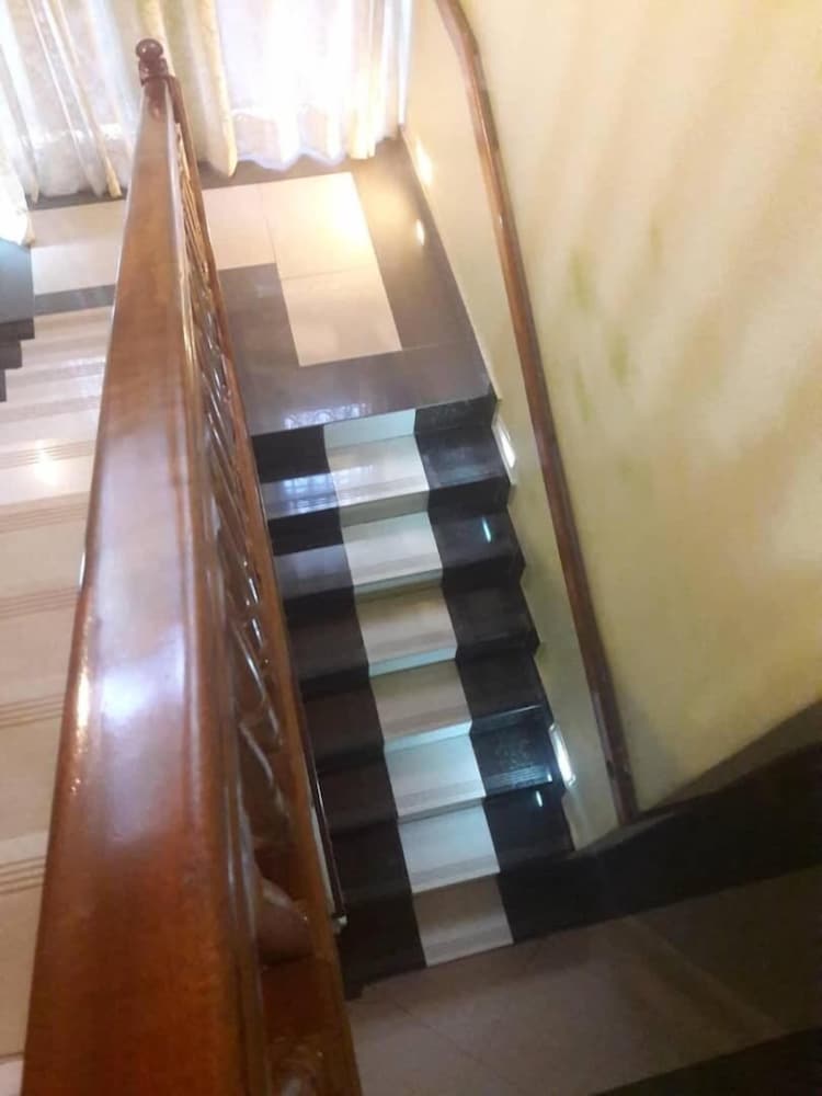 Фото Modern Villa Hotel