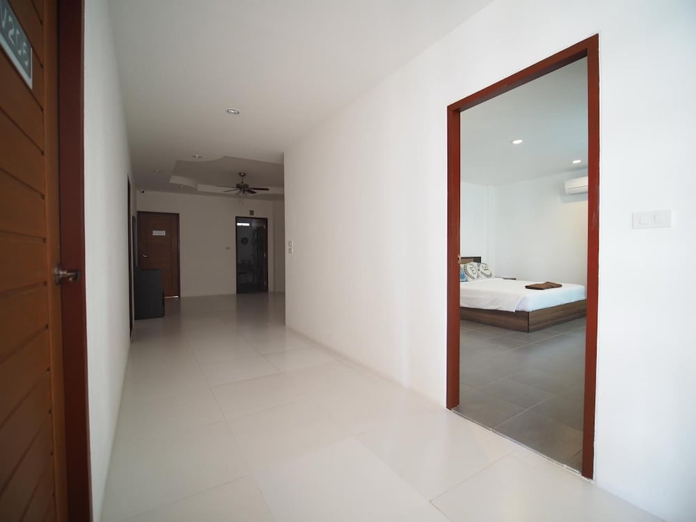Фото Wee Hostel