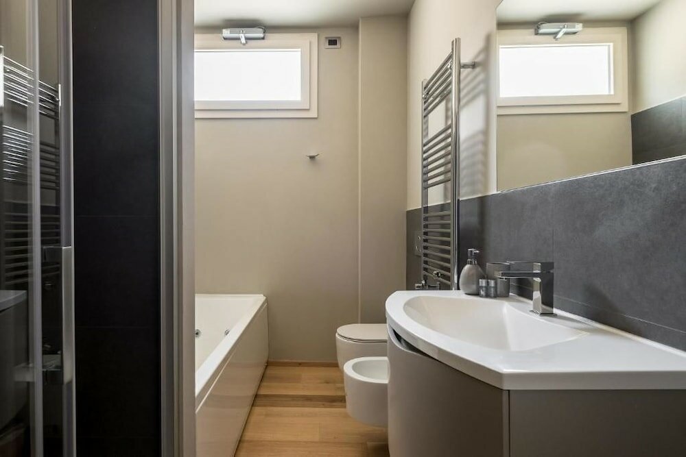 Фото Sant'orsola Suites Apartments