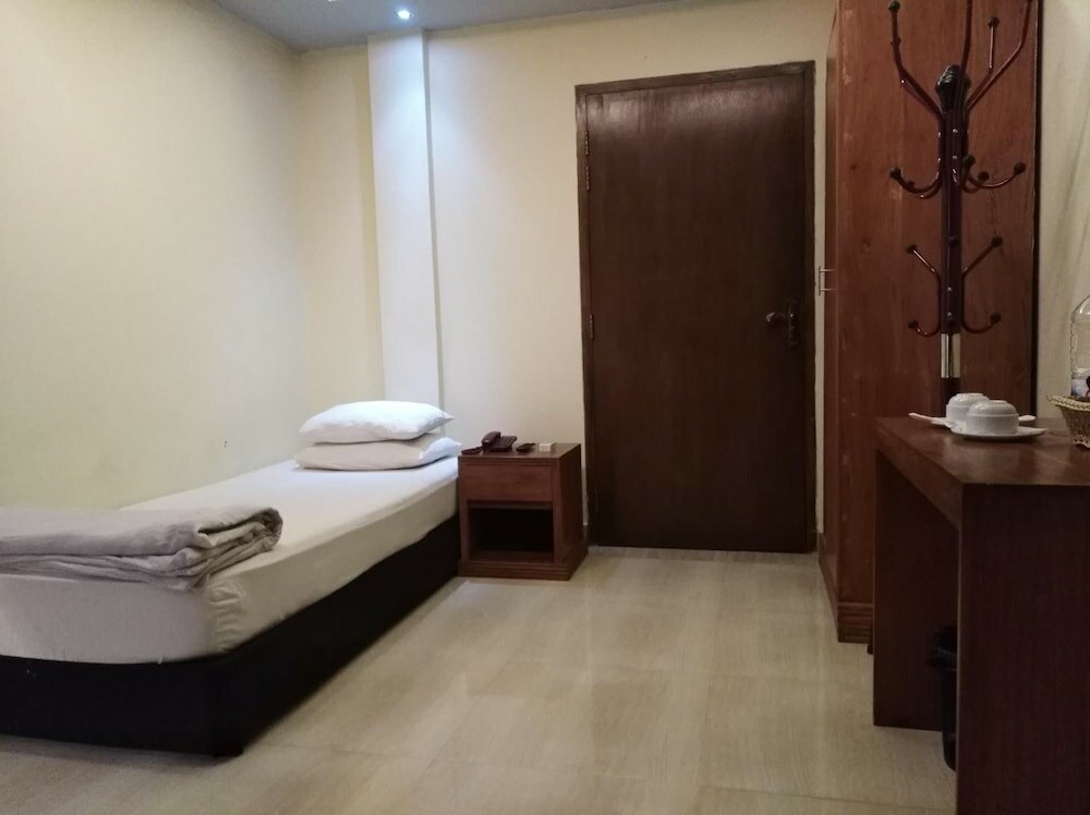 Фото Bottomhill Palace Hotel