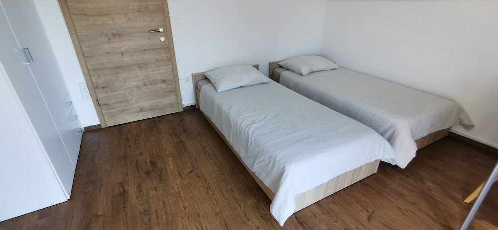 Фото Domovoj Apartments and Rooms