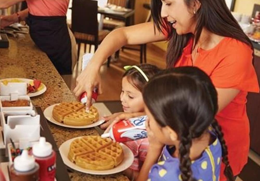 Фото Hampton Inn & Suites Lenoir