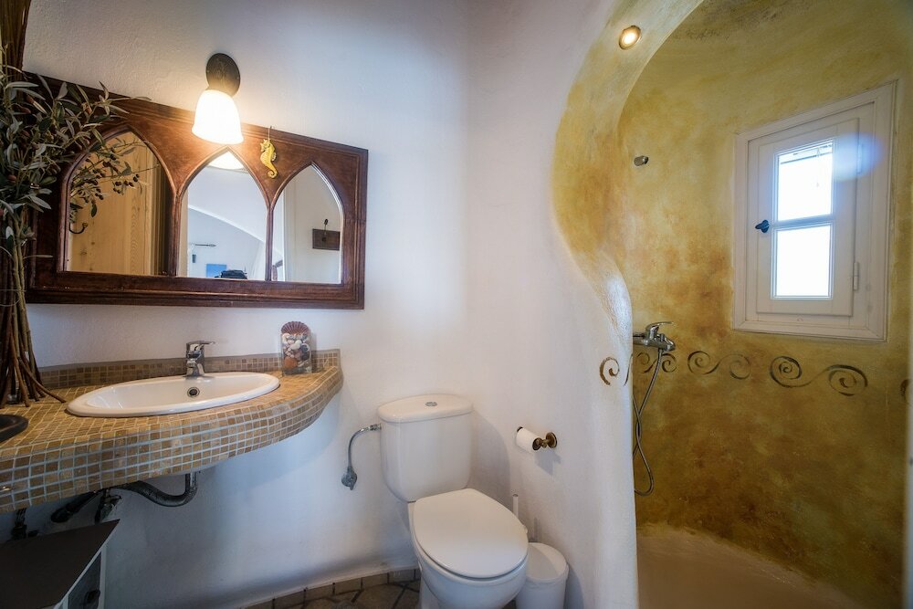 Фото Anemoessa House