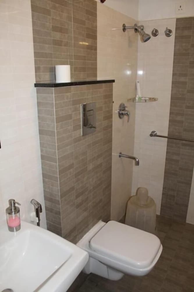 Фото Zions Hotel