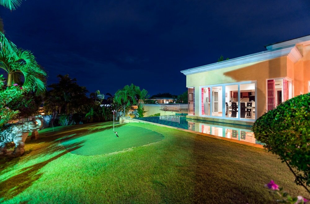 Фото Stunning Luxury Golf and Pool Villas