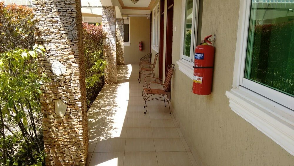 Фото United Motel Entebbe