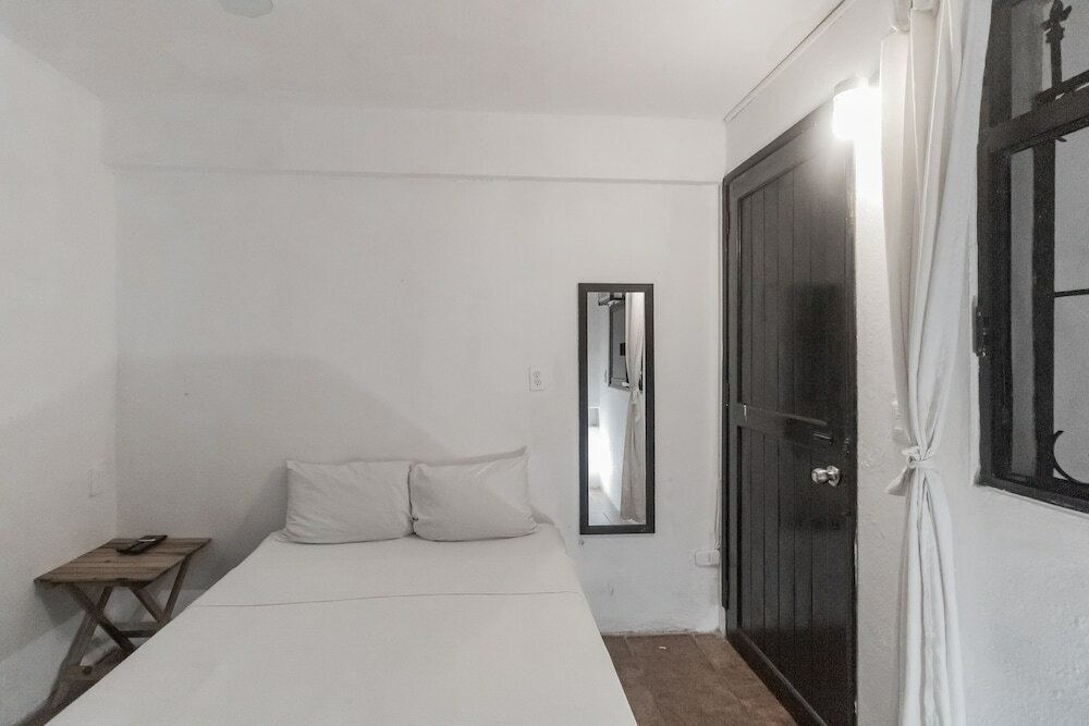 Фото Moonshine Hotel