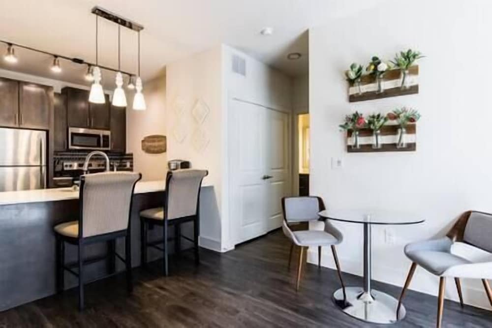 Фото Urbanlights at Legacy West