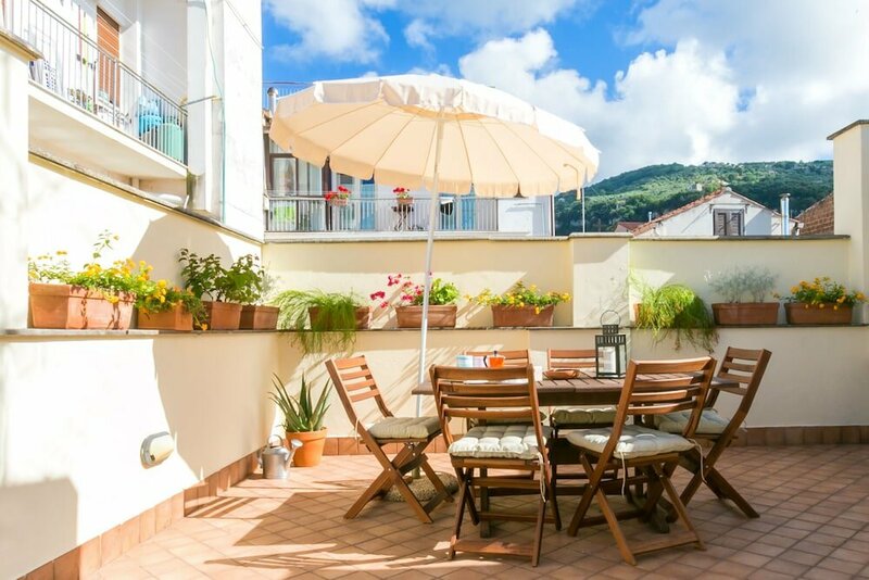 Гостиница Family Home with Terrace в Сорренто