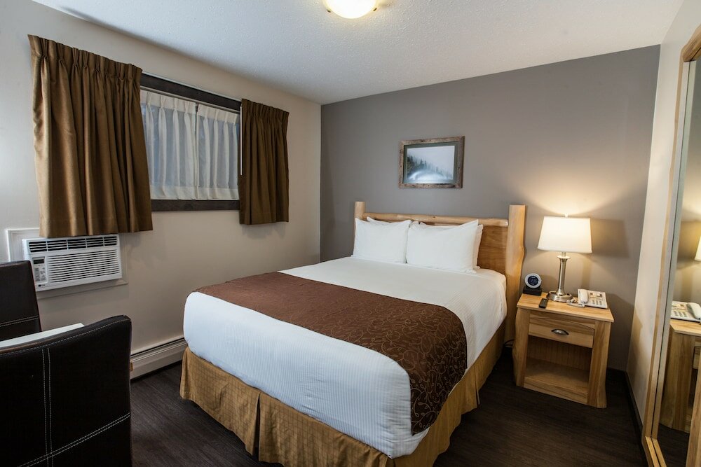 Фото Swiss Chalet Motel